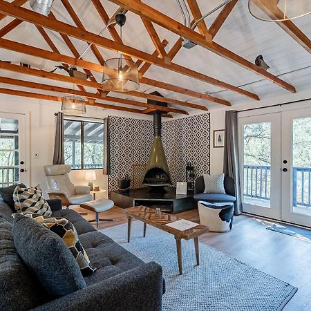 The Pine House - Cozy Mid-Century Modern, Pet-Friendly Villa Luaran gambar