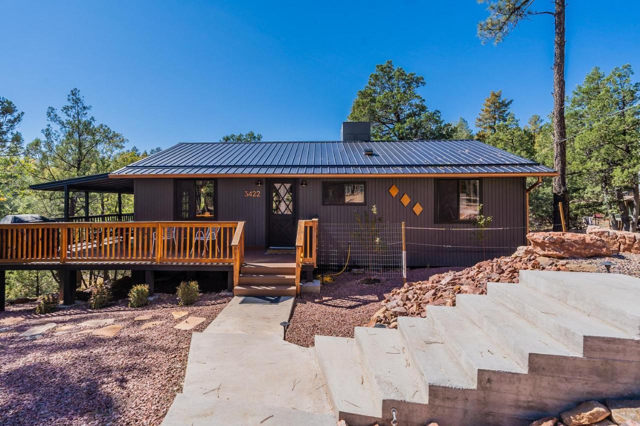 The Pine House - Cozy Mid-Century Modern, Pet-Friendly Villa Luaran gambar