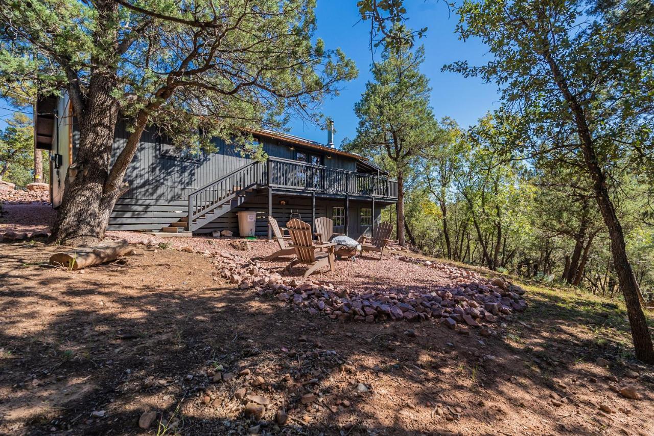 The Pine House - Cozy Mid-Century Modern, Pet-Friendly Villa Luaran gambar