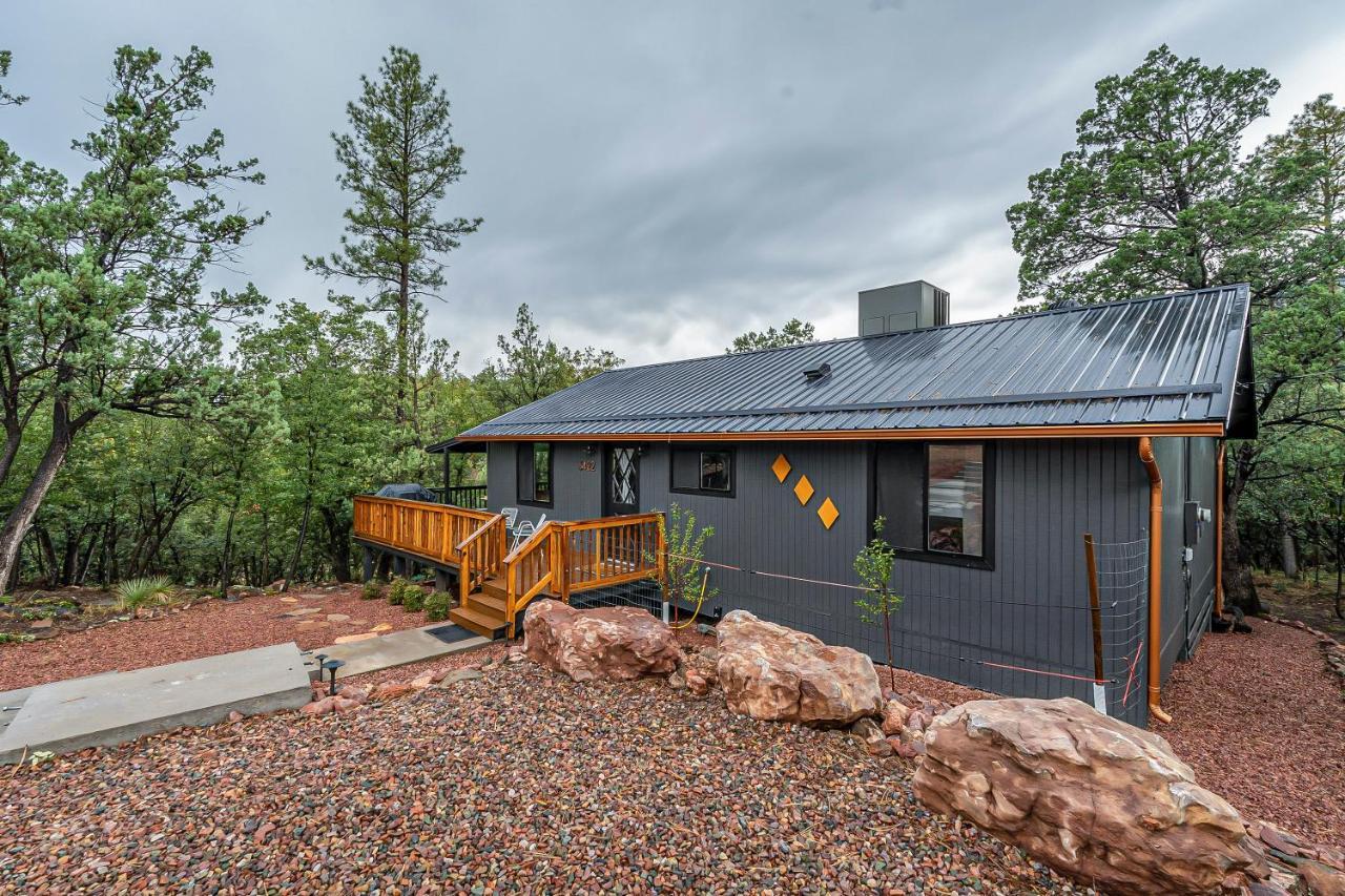The Pine House - Cozy Mid-Century Modern, Pet-Friendly Villa Luaran gambar